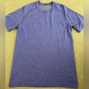 Lululemon Men’s Purple Short Sleeve Tee, Small